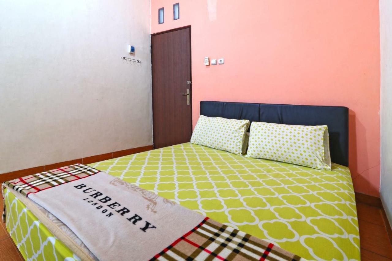 Semata Wayang Syariah Homestay Banjarbaru Esterno foto